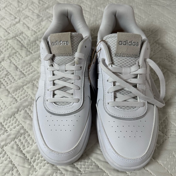 Adidas Classic White and Gray Sneakers Size 8 NWT - Picture 1 of 5